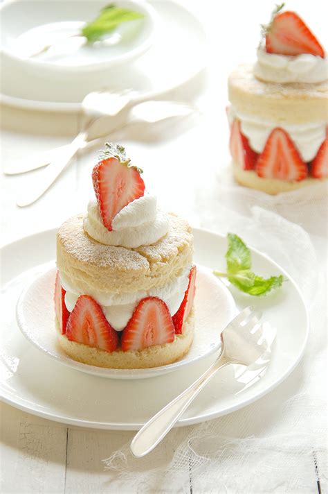strawberry shortcake mini cakes