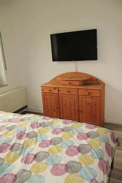kleines schlafzimmer mit fernseher fotos milts dekor
