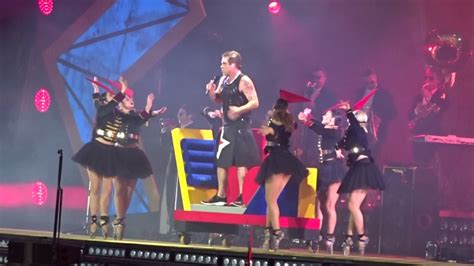 robbie williams party like a russian at tele2 arena
