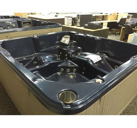 Clearwater Spas Divine Series Hot Tub With 75 Ss Jets