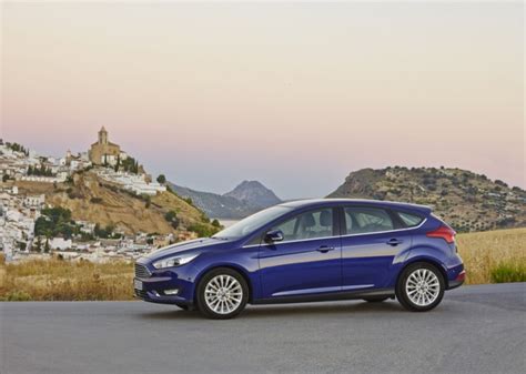 ford focus reviews news test drives complete car