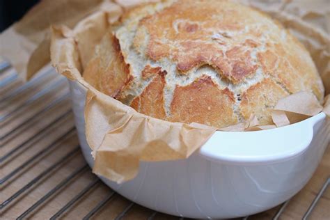 dutch oven brood recept   uur vers brood op tafel allinmamcom