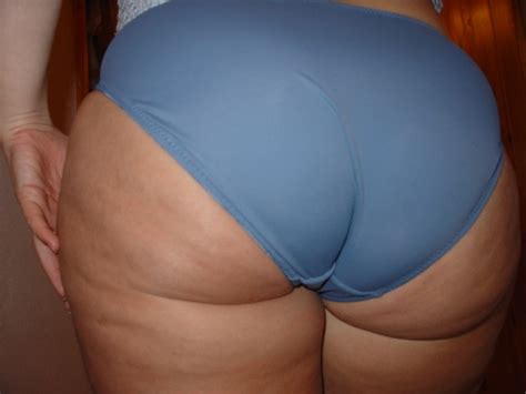 see sarah s big butt in too tight blue panties