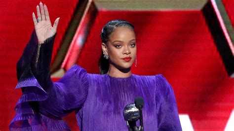 Rihanna Calls For Unity While Accepting The President S