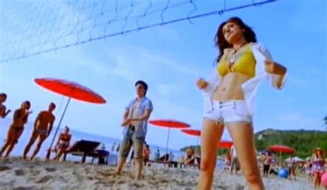 Indian Actress Anushka Sharma Wet Bikini Hot And Sexy Beach Scene