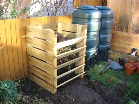 veg patch  scratch      wooden compost bin