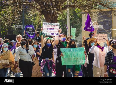 En El Camino A 8m Una Manifestación Feminista Para Conmemorar El Día