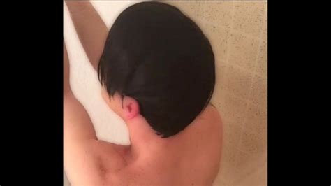 huge cock shemale dances in shower xvideos