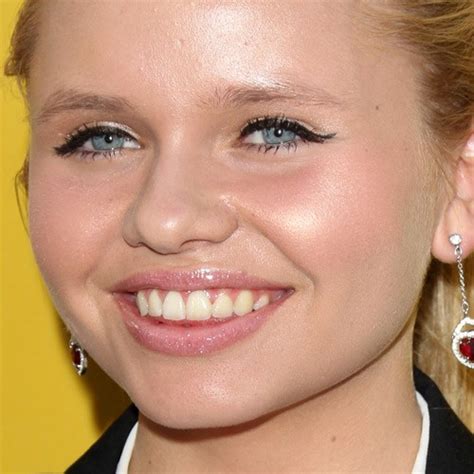 alli simpson makeup bronze eyeshadow and nude lipstick steal her style