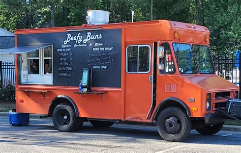 focus  takeout beefy buns food truck  straight beef
