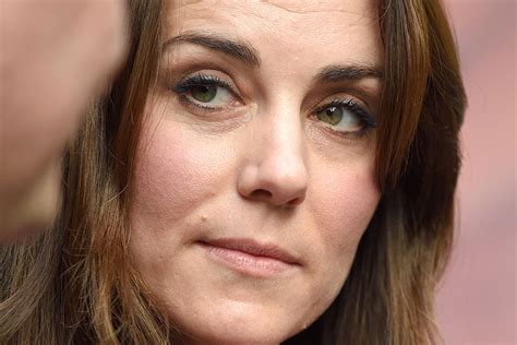 whats troubling duchess kate   prince watching entertainment