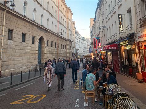 rue mouffetard  shopping street    arrondissement
