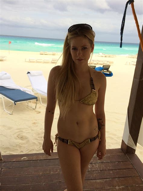 She S Not Dead Avril Lavigne Nude Tits And Sexy Hello Kitty Leaked Pics