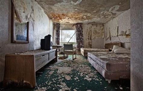 Forever Vacant—haunting Photos Of Abandoned Hotels Habitación De