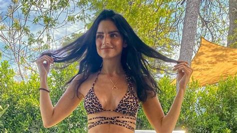 Aislinn Derbez Posa En Un Diminuto Bikini Y Paraliza Las Redes Telemundo