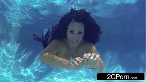 stunning milf holly halston giving amazing underwater blowjob xvideos