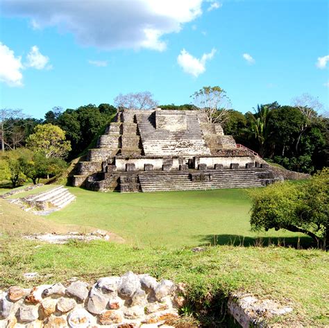 maya ruins  belize  mundo maya moon travel guides
