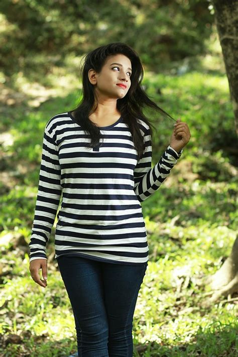 free photo beautiful hot bangladesh girl eastern blue jeans max pixel