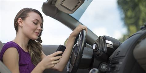 dangers  texting  driving huffpost