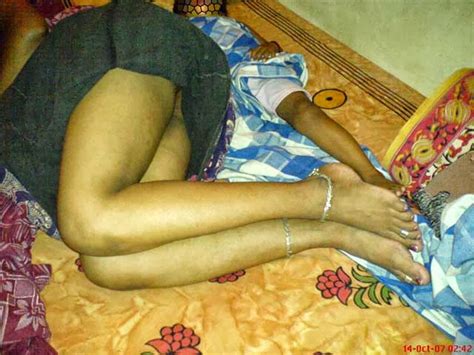 sleeping indian aunty in saree