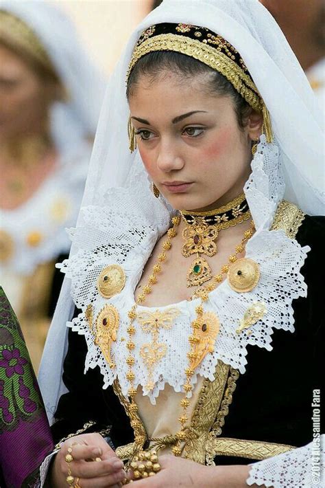 Calabria Italy Traditional Dresses Folk Dresses Traditional Outfits
