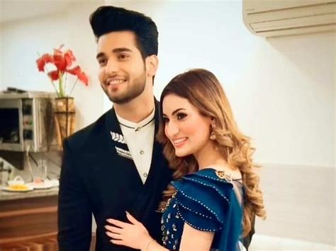 yeh hai mohabbatein actor abhishek malik proposes  girlfriend suhani chaudhary video