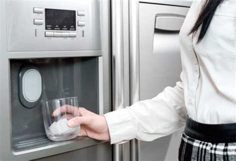 clean  ice maker   fridge door shiny modern