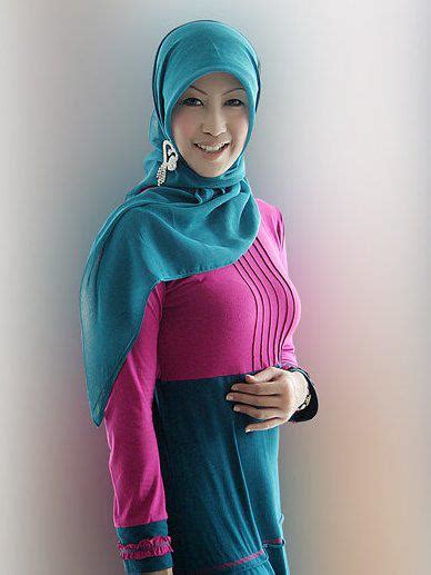 jilbab ketat tante muda berdada super montok hot foto