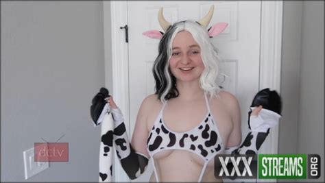 delilah cass unboxing my new cow tail buttplug manyvids
