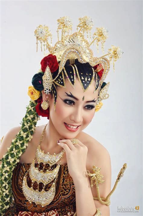 Traditional Bride Traditional Fashion Traditional Outfits Javanese