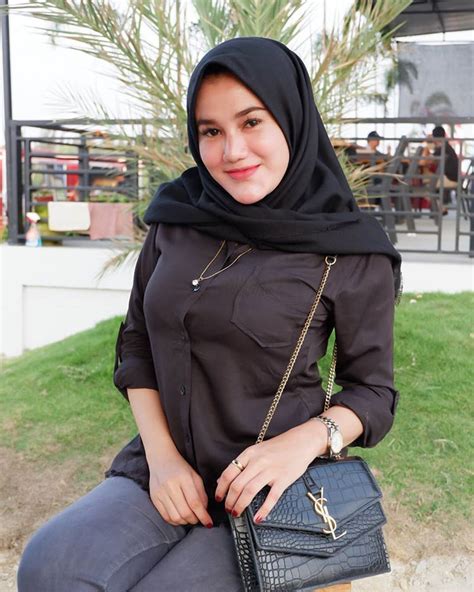 Ozaluthfia25 Di Instagram Bosan Dirumah Terus 😕 Fashion Hijab