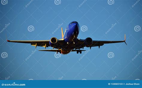 southwest airlines boeing die  binnen voor het landen komen redactionele stock foto image