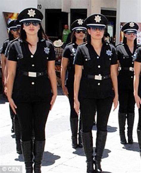 5 Foto Pasukan Polis Wanita Seksi Mexico Yang Dibubarkan Media Sensasi