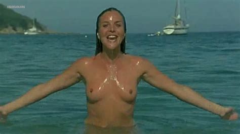 Naked Olivia Dutron In Les Branchés à Saint Tropez