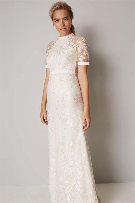 21 Wedding Dresses For Older Brides Top Tips And Advice