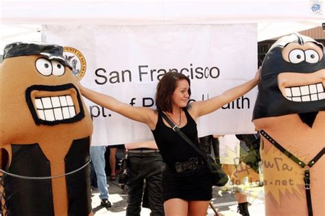 【画像】サンフランシスコの街中でとんでもないエロイベント。全裸の女たちが縛られ・・・ ポッカキット