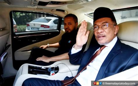Malaysians Must Know The Truth Ruckus Outside Palace As Anwar