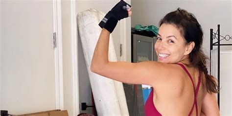 eva longoria shows off her ‘voting muscles in workout