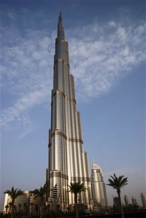 the burj khalifa in dubai صور مركزي