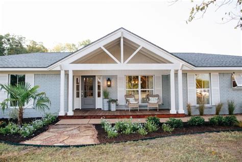 pin  michaelle  front porch ranch style homes house exterior house  porch