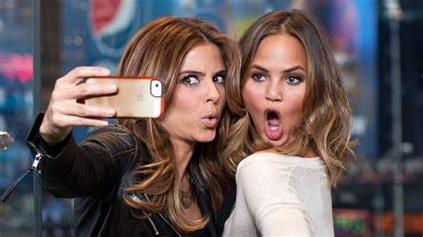 So That’s Why We Look So Different In Selfies Vs The Mirror Huffpost