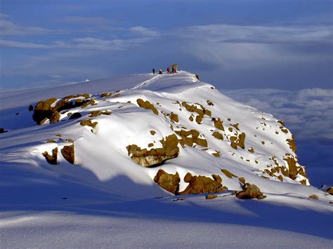fileuhuru peak mt kilimanjaro jpg wikimedia commons