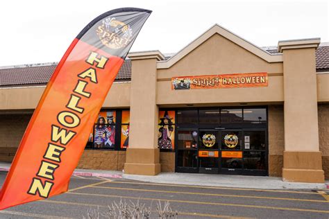 halloween stores succeeding  pandemic  daily universe