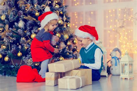 choosing christmas present  kids