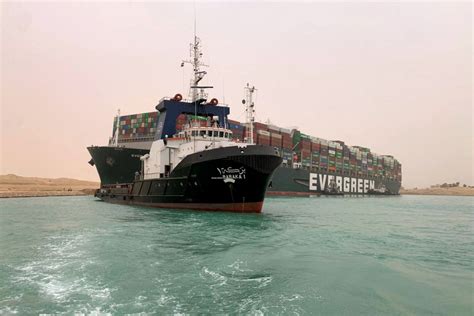Canalul Suez A Fost Blocat Complet După Ce O Navă De Mari Dimensiuni A
