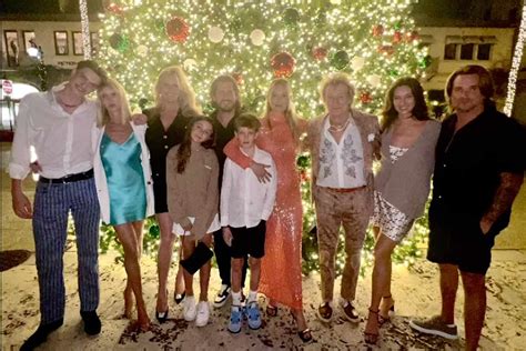 rod stewart poses  wife penny     children photo