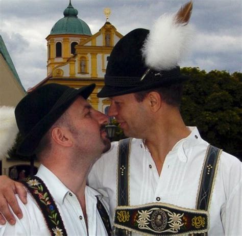 Homo Kultur Trachtentänze Unterm Schwulen Maibaum Welt