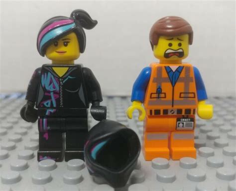 Lot Of 2 Lego Movie Minifigures Minifigs Wyldstyle W Hood Emmet Scared