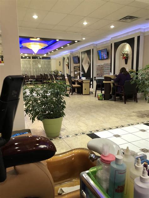 queen bee nail spa    reviews    mile