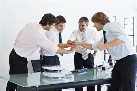 team building activities  strengthen  bond  employees business blog